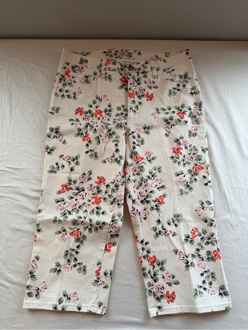 Lees Women's Floral Print Cream Capri Jeans